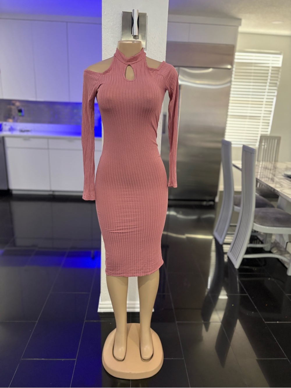 Heart Hips Rose Long-Sleeve Cold-Shoulder Ribbed Midi Dress
